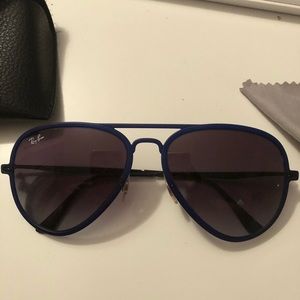 Navy blue aviator Ray bans